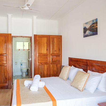 Athara'S Apartment Baie Sainte Anne エクステリア 写真