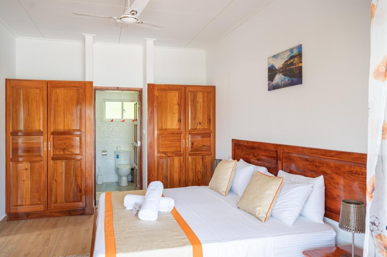 Athara'S Apartment Baie Sainte Anne エクステリア 写真