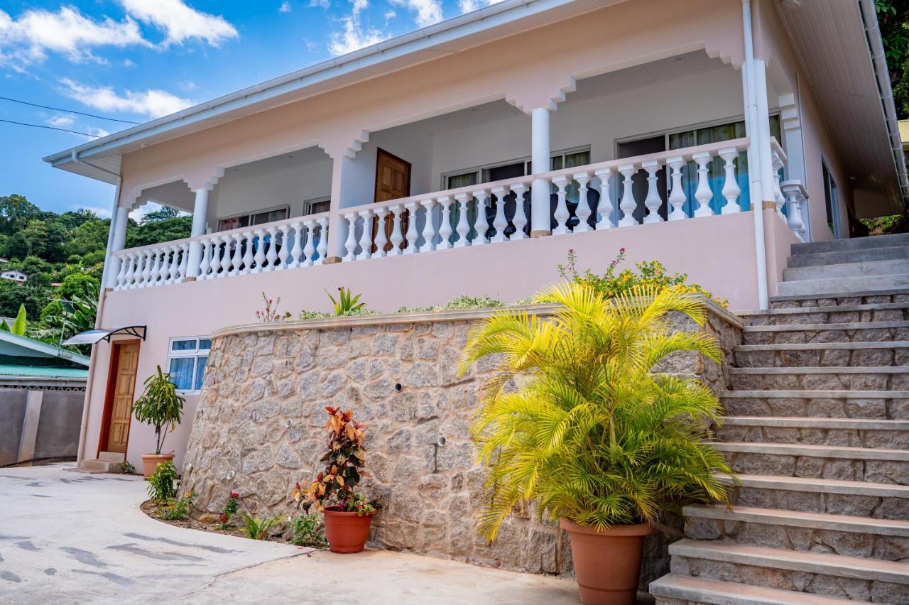 Athara'S Apartment Baie Sainte Anne エクステリア 写真