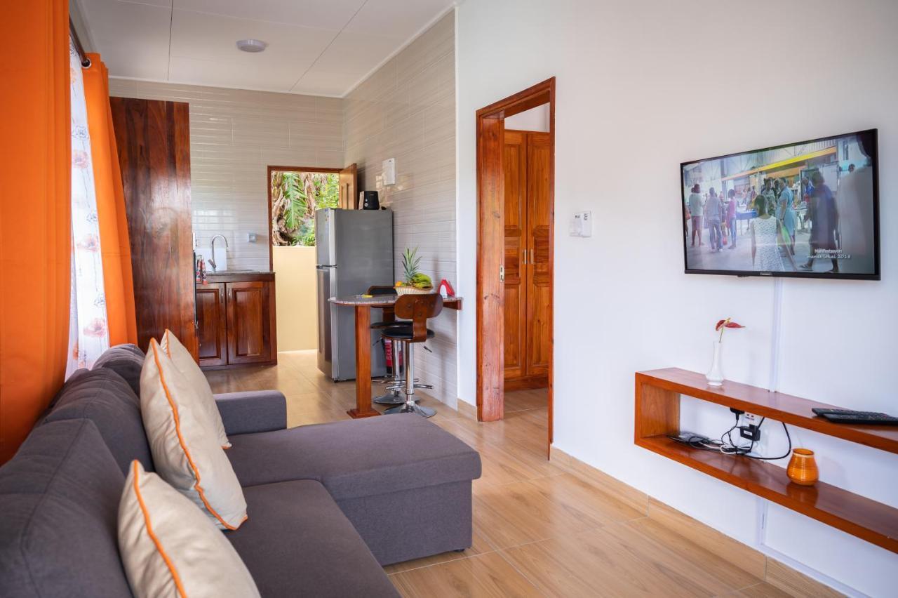 Athara'S Apartment Baie Sainte Anne エクステリア 写真