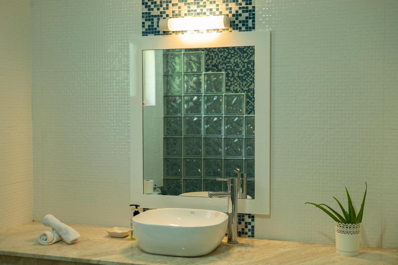 Athara'S Apartment Baie Sainte Anne エクステリア 写真