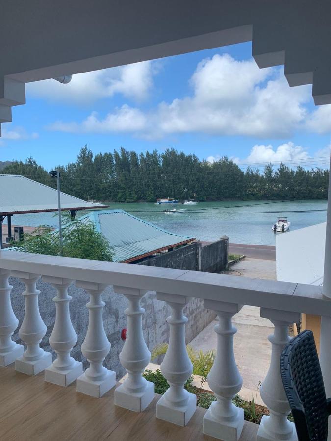 Athara'S Apartment Baie Sainte Anne エクステリア 写真